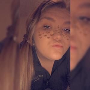 Meet your Posher, Danielle